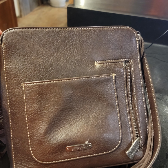 Elegant Brown and White Leather Crossbody Bag - Picture 4 of 7